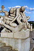 Oslo, Norvegia.Parco Vigeland. Boys fighting, 1921. Granite. Uno dei gruppi scultorei realizzati sulla scalinata su cui sorge il famoso monolito. 